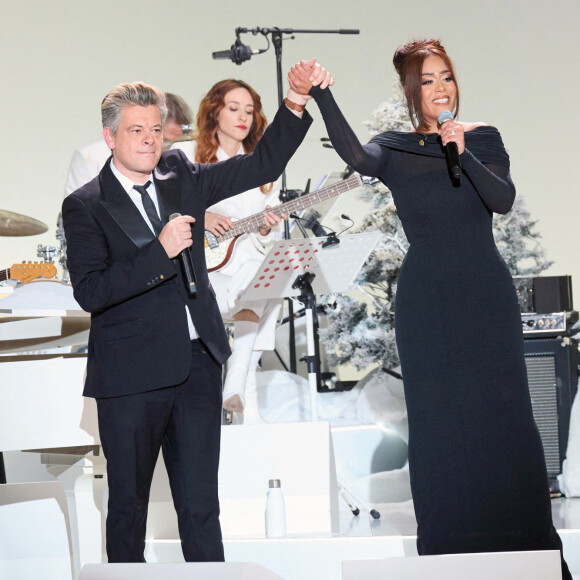 Exclusif - Amel Bent et Benjamin Biolay lors de l'enregistrement d'un Grand show de Noël "Christmas Show" imaginé par B.Biolay avec une pléiade d'artistes prestigieux au Casino de Paris, France, le 29 septembre 2022, diffusé sur Canal+, le 21 décembre 2022.. © Cyril Moreau/Bestimage