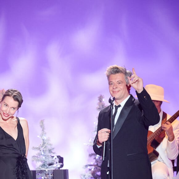 Exclusif - Benjamin Biolay et Jeanne Cherhal lors de l'enregistrement d'un Grand show de Noël "Christmas Show" imaginé par B.Biolay avec une pléiade d'artistes prestigieux au Casino de Paris, France, le 29 septembre 2022, diffusé sur Canal+, le 21 décembre 2022.. © Cyril Moreau/Bestimage