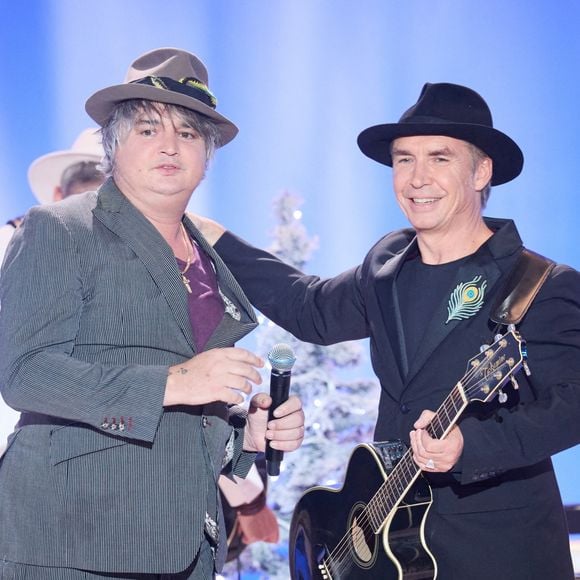 Exclusif - Pete Doherty (Peter Doherty) et Frédéric Lo lors de l'enregistrement d'un Grand show de Noël "Christmas Show" imaginé par B.Biolay avec une pléiade d'artistes prestigieux au Casino de Paris, France, le 29 septembre 2022, diffusé sur Canal+, le 21 décembre 2022.. © Cyril Moreau/Bestimage