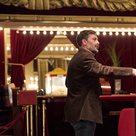 Exclusif - Benjamin Biolay et Nicolas Duvauchelle lors de l'enregistrement d'un Grand show de Noël "Christmas Show" imaginé par B.Biolay avec une pléiade d'artistes prestigieux au Casino de Paris, France, le 29 septembre 2022, diffusé sur Canal+, le 21 décembre 2022.. © Cyril Moreau/Bestimage