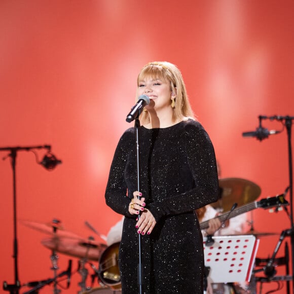 Exclusif - Louane Emera lors de l'enregistrement d'un Grand show de Noël "Christmas Show" imaginé par B.Biolay avec une pléiade d'artistes prestigieux au Casino de Paris, France, le 29 septembre 2022, diffusé sur Canal+, le 21 décembre 2022.. © Cyril Moreau/Bestimage