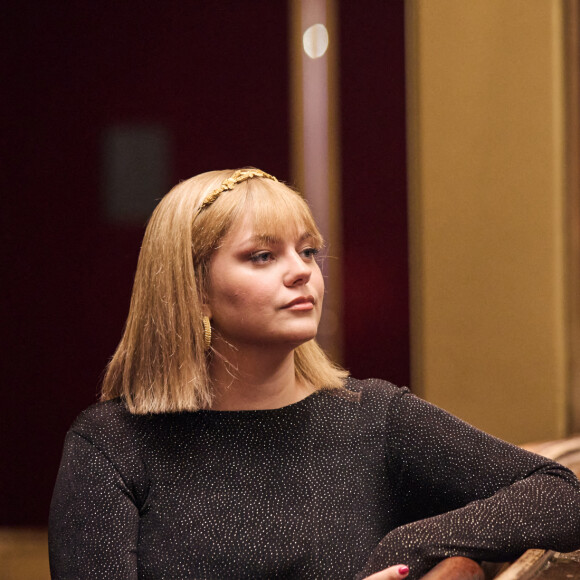 Exclusif - Louane Emera lors de l'enregistrement d'un Grand show de Noël "Christmas Show" imaginé par B.Biolay avec une pléiade d'artistes prestigieux au Casino de Paris, France, le 29 septembre 2022, diffusé sur Canal+, le 21 décembre 2022.. © Cyril Moreau/Bestimage
