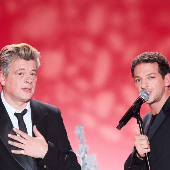 Exclusif - Vincent Dedienne et Benjamin Biolay lors de l'enregistrement d'un Grand show de Noël "Christmas Show" imaginé par B.Biolay avec une pléiade d'artistes prestigieux au Casino de Paris, France, le 29 septembre 2022, diffusé sur Canal+, le 21 décembre 2022.. © Cyril Moreau/Bestimage