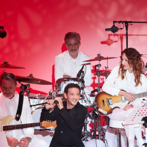 Exclusif - Vincent Dedienne et Benjamin Biolay lors de l'enregistrement d'un Grand show de Noël "Christmas Show" imaginé par B.Biolay avec une pléiade d'artistes prestigieux au Casino de Paris, France, le 29 septembre 2022, diffusé sur Canal+, le 21 décembre 2022.. © Cyril Moreau/Bestimage