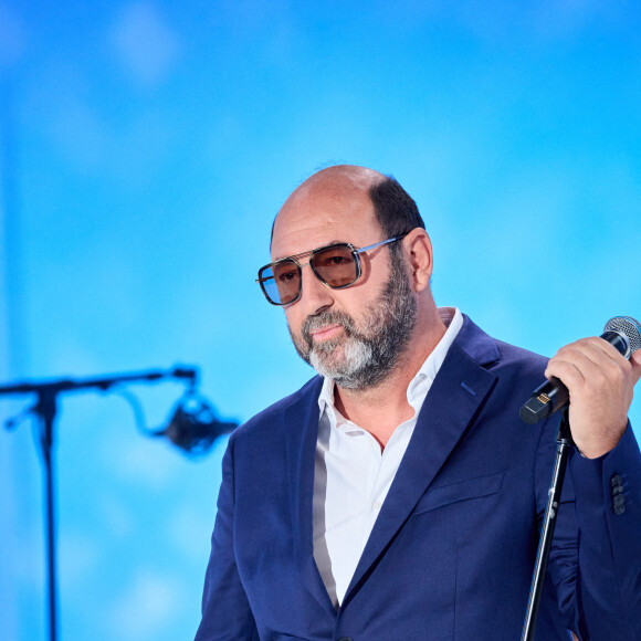 Exclusif - Kad Merad lors de l'enregistrement d'un Grand show de Noël "Christmas Show" imaginé par B.Biolay avec une pléiade d'artistes prestigieux au Casino de Paris, France, le 28 septembre 2022, diffusé sur Canal+, le 21 décembre 2022. © Cyril Moreau/Bestimage