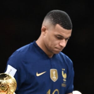 Trophee du meilleur buteur Kylian Mbappe lors de la finale " Argentine - France " de la Coupe du Monde 2022 au Qatar (FIFA World Cup Qatar 2022) le 18 Decembre 2022. © Philippe Perusseau / Bestimage