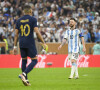 Kylian Mbappé et Lionel Messi pendant la seance de tirs au but - Match "France - Argentine (3-3 - tab 2-4)" en finale de la Coupe du Monde 2022 au Qatar, le 18 décembre 2022.