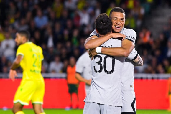 Kylian Mbappé et Lionel Messi - lors du match de championnat de Ligue 1 Uber Eats opposant FC Nantes au Paris Saint-Germain (PSG) au stade de la Beaujoire–Louis Fonteneau à Nantes, France, le 3 septembre 2022. Le PSG a gagné 3-0. © Federico Pestellini/Panoramic/Bestimage