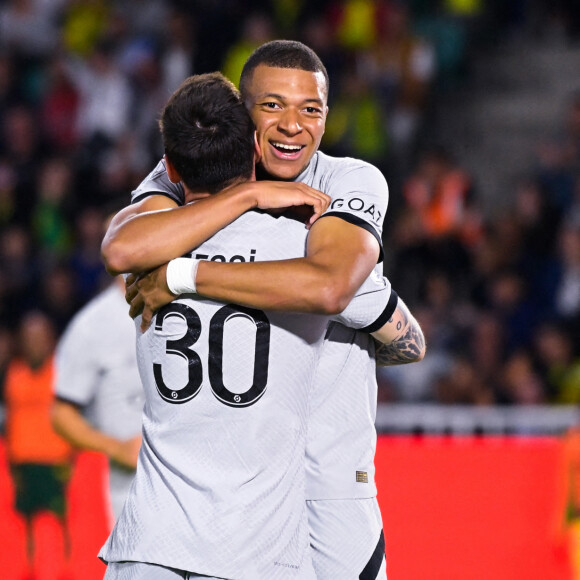 Kylian Mbappé et Lionel Messi - lors du match de championnat de Ligue 1 Uber Eats opposant FC Nantes au Paris Saint-Germain (PSG) au stade de la Beaujoire–Louis Fonteneau à Nantes, France, le 3 septembre 2022. Le PSG a gagné 3-0. © Federico Pestellini/Panoramic/Bestimage