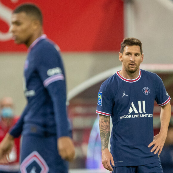 Lionel Leo Messi, Kylian Mbappé - Match de football en ligue 1 Uber Eats : Le PSG (Paris Saint Germain ) remporte la victoire 2 à 0 face à Reims au stade Auguste-Delaune. © Cyril Moreau/Bestimage