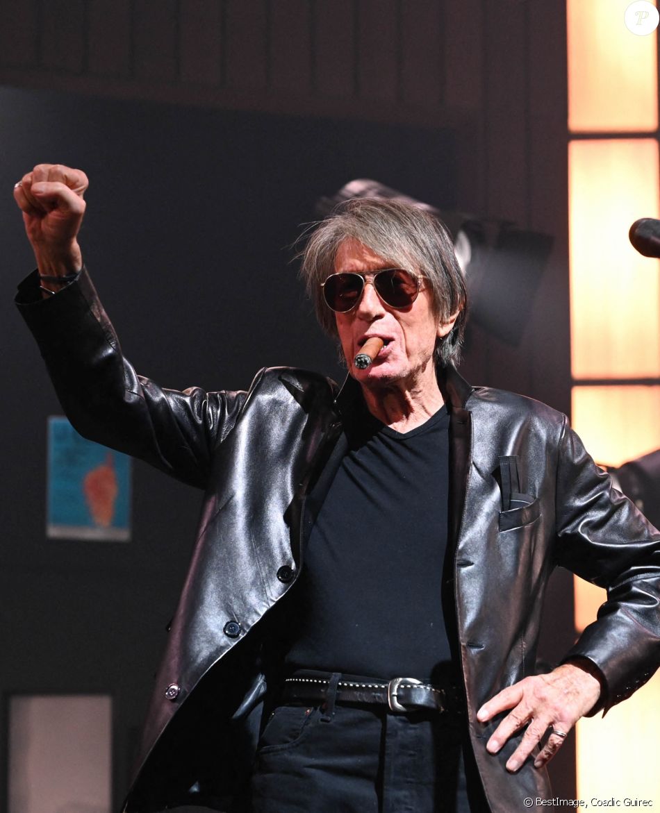 Jacques Dutronc et Thomas Dutronc en showcase de leur tournée &quot;Dutronc &amp;amp; Dutronc&quot; au Centre Evénementiel de Courbevoie. Jacques et Thomas Dutronc se rejoignent sur scène pour une tournée unique ! Père et fils, monstres sacrés de la scène française, vous donnent rendez-vous pour des concerts exceptionnels sous le signe du partage et de la complicité. Deux artistes hors du commun à retrouver sur les routes de France. © Coadic Guirec/Bestimage