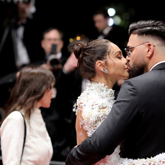 Nabilla Benattia (enceinte) et son mari Thomas Vergara - Montée des marches du film " Stars At Noon " lors du 75ème Festival International du Film de Cannes. Le 25 mai 2022 © Dominique Jacovides / Bestimage 