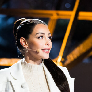 Exclusif - Nabilla Benattia - Enregistrement de l'émission "La Chanson secrète 10" au 1er étage de la Tour Eiffel à Paris, diffusée le 22 janvier sur TF1 à 21h10 © Tiziano Da Silva / Bestimage Après le succès des précédentes éditions, " LA CHANSON SECRETE ", présentée par N.ALIAGAS et produite par DMLS TV, revient sur TF1. 8 artistes ne savent rien de ce qui va se passer pour eux ! Ils ont accepté de jouer le jeu, de se laisser totalement surprendre, émouvoir, parfois même déstabiliser car ils vont découvrir en même temps que les téléspectateurs une surprise : une chanson qui leur est chère revisitée et réinterprétée par un artiste. Des mises en scène spectaculaires au service de l'émotion... Et des émotions fortes pour l'artiste assis dans le fauteuil grâce à la venue sur le plateau de proches et d'invités inattendus. Les téléspectateurs seront aux premières loges pour vivre ces moments d'intimité musicale rare. 