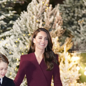 Le prince William, prince de Galles, Catherine (Kate) Middleton, princesse de Galles, et leurs enfants, le prince George de Galles, et la princesse Charlotte de Galles, arrivent pour le "Together at Christmas" Carol Service à l'abbaye de Westminster à Londres, Royaume uni, le 15 décembre 2022. 