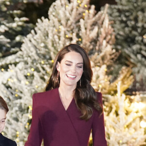 Le prince William, prince de Galles, Catherine (Kate) Middleton, princesse de Galles, et leurs enfants, le prince George de Galles, et la princesse Charlotte de Galles, arrivent pour le "Together at Christmas" Carol Service à l'abbaye de Westminster à Londres, Royaume uni, le 15 décembre 2022. 