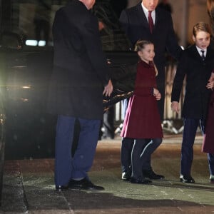 Le prince William, prince de Galles, Catherine (Kate) Middleton, princesse de Galles, et leurs enfants, le prince George de Galles, et la princesse Charlotte de Galles, arrivent pour le "Together at Christmas" Carol Service à l'abbaye de Westminster à Londres, Royaume uni, le 15 décembre 2022. 