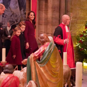 Le prince William, prince de Galles, Catherine (Kate) Middleton, princesse de Galles, et leurs enfants, le prince George de Galles, et la princesse Charlotte de Galles, arrivent pour le "Together at Christmas" Carol Service à l'abbaye de Westminster à Londres, Royaume uni, le 15 décembre 2022. 