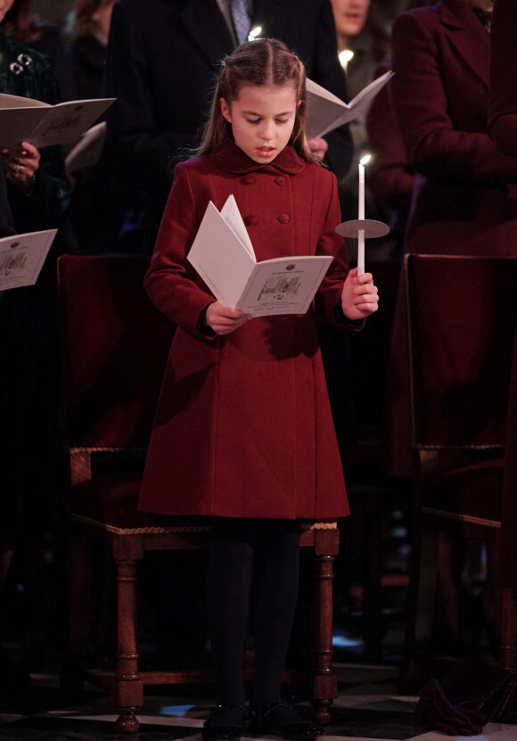 La princesse Charlotte de Galles - La famille royale d'Angleterre assiste à une messe de Noel à l'abbaye de Westminster à Londres. 