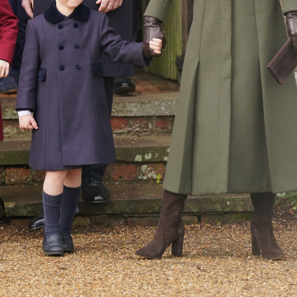 - La famille royale d'Angleterre assiste au service religieux de Noël à l'église St Mary Magdalene à Sandringham, Norfolk le 25 décembre 2022. 