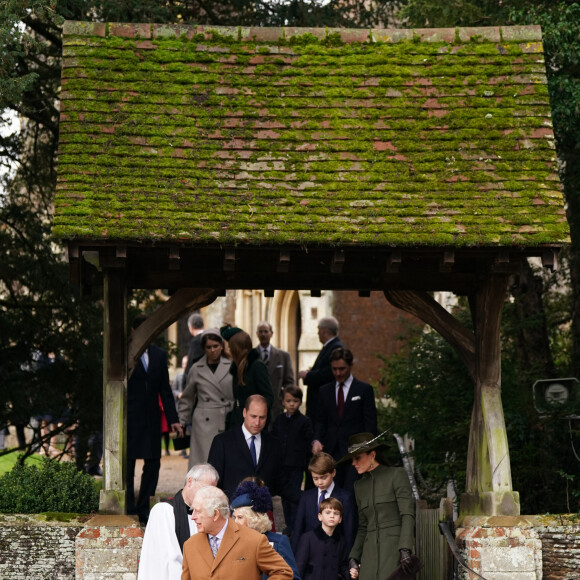Le roi Charles III et son épouse la reine consort Camilla - La famille royale d'Angleterre assiste au service religieux de Noël à l'église St Mary Magdalene à Sandringham, Norfolk, le 25 décembre 2022.