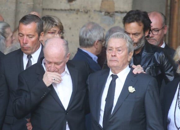 Pascal Desprez, Alain Delon, Anthony Delon - Sorties des obsèques de Mireille Darc en l'église Saint-Sulpice à Paris. Le 1er septembre 2017 