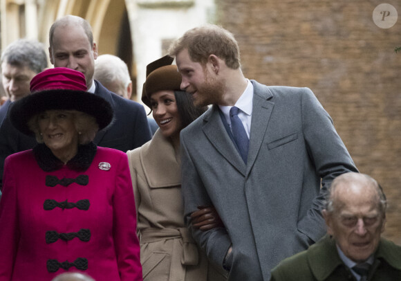 Camilla Parker Bowles, la duchesse de Cornouailles, le prince William, Meghan Markle et son fiancé le prince Harry - La famille royale d'Angleterre arrive à la messe de Noël à l'église Sainte-Marie-Madeleine à Sandringham, le 25 décembre 2017. 