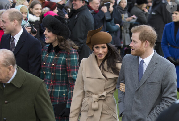 Le prince William, Catherine Kate Middleton la duchesse de Cambridge enceinte, Meghan Markle et son fiancé le prince Harry - La famille royale d'Angleterre arrive à la messe de Noël à l'église Sainte-Marie-Madeleine à Sandringham, le 25 décembre 2017. 