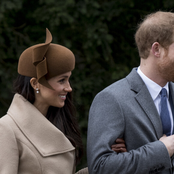 Le prince Harry et sa fiancée Meghan Markle - La famille royale d'Angleterre arrive à la messe de Noël à l'église Sainte-Marie-Madeleine à Sandringham, le 25 décembre 2017. 