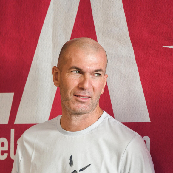 Zinedine Zidane lors de la lecture de la dictée ELA aux élèves de la 6ème F du collège Henri Barnier à Marseille le 18 octobre 2022. Le texte de la dictée 2022 est de Mohamed Mbougar SARR, "L'étoile qui n'avait pas sommeil", lauréat du Prix Goncourt 2021.