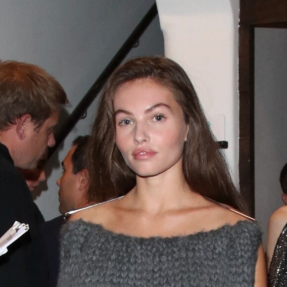 Thylane Blondeau quitte le défilé de JW Anderson lors de la Fashion Week à Londres, le 17 septembre 2022.