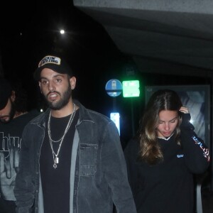 Exclusif - Thylane Blondeau et son fiancé Benjamin Attal à la sortie du club GCSOBE après avoir célébré le Nouvel An avec des amis à Miami, Floride, Etats-Unis, le 1er janvier 2022.