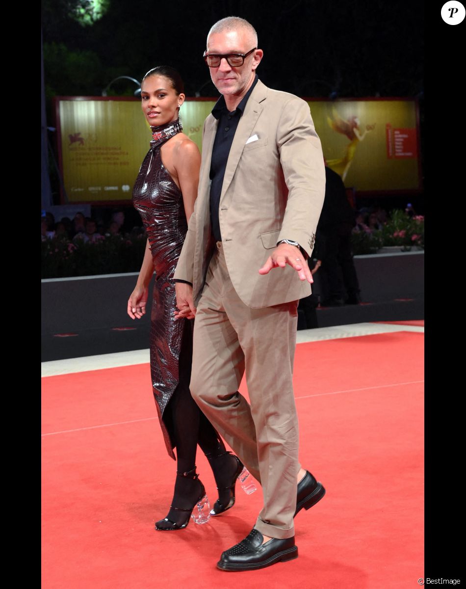 Tina Kunakey les fesses à l&amp;#39;air dans un bikini string, Vincent Cassel ...