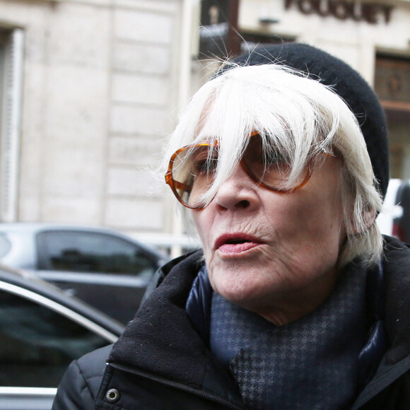 Exclusif - Françoise Hardy dans les rues de Paris le 11 Février 2016.