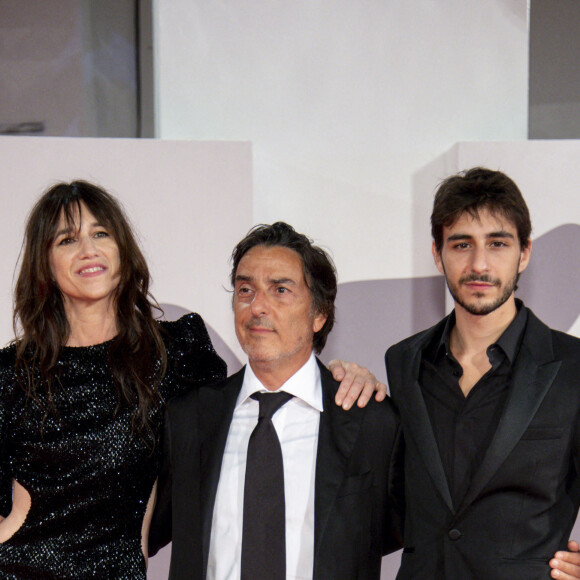 Charlotte Gainsbourg avec son mari Yvan Atta et son fils Ben Attal à la première de "Les Choses Humaines" au 78ème Festival International du Film de Venise (Mostra), le 9 septembre 2021. 