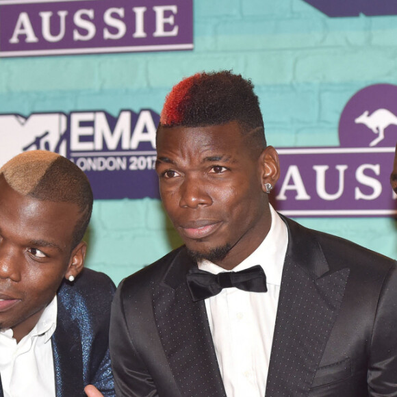 Info - Une enquête ouverte après des tentatives d'extorsion sur Paul Pogba - Paul Pogba avec ses frères Florentin Pogba et Mathias Pogba à la soirée MTV Europe Music Awards au Arena Wembley à Londres, le 12 novembre 2017 © CPA/Bestimage