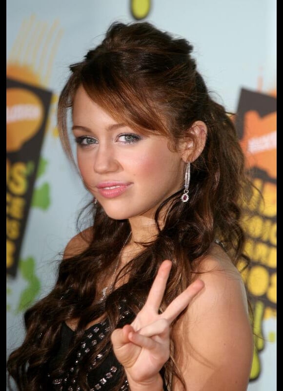 Miley Cyrus, quatre fois nominée aux prochains Kids' Choice Awards, qui se dérouleront le 27 mars 2010.