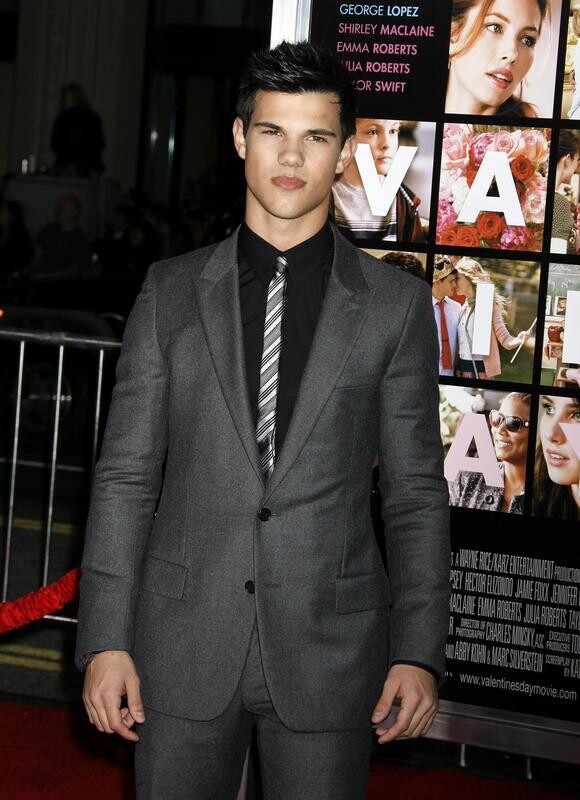 La saga Twilight (avec Taylor Lautner) est trois fois nominée aux prochains Kids' Choice Awards, qui se dérouleront le 27 mars 2010.
