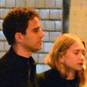 Exclusif - Ashley Olsen et son compagnon Louis Eisner - Les jumelles Olsen se retrouvent pour un dîner en famille dans le restaurant Gemma de l'hôtel Bowery à New York, le 6 novembre 2019.