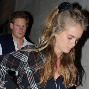 Le prince Harry et sa petite-amie Cressida Bonas sont allés voir la pièce de théâtre "A Book of Mormon" à Londres, le 1er octobre 2013.