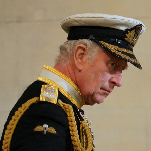 Le roi Charles III organise une veillée au côté du cercueil de la reine Elizabeth II d'Angleterre au Westminster Hall à Londres, Royaume Uni, le 16 septembre 2022. 