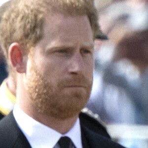 Le roi Charles III d'Angleterre, le prince Harry, duc de Sussex - Procession cérémonielle du cercueil de la reine Elisabeth II du palais de Buckingham à Westminster Hall à Londres. Le 14 septembre 2022 