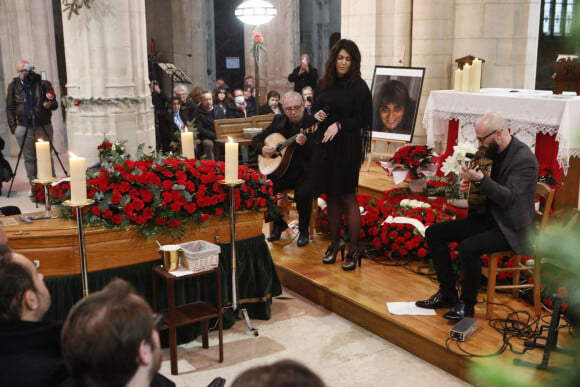 Obsèques de la chanteuse Linda de Suza en l'église Saint Gervais-Saint Protais de Gisors, le 6 janvier 2023. © Christophe Clovis/Bestimage