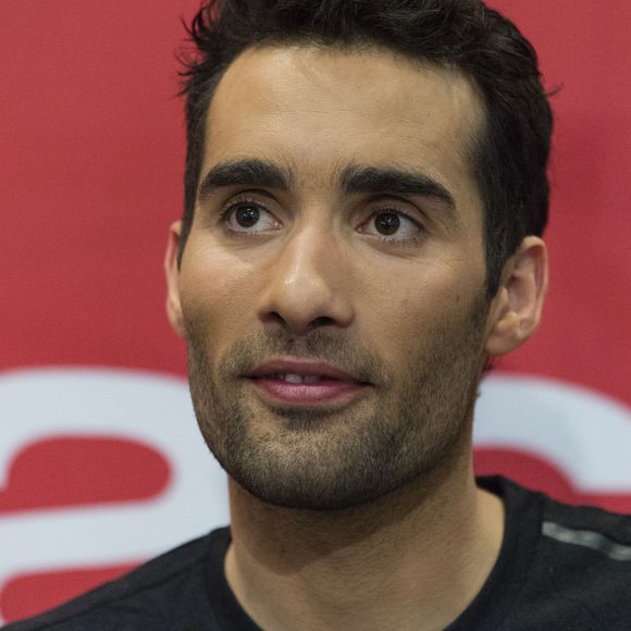 Martin Fourcade, quintuple champion olympique, en dédicaces à la Fnac des Champs-Élysées pour son livre "Mon rêve d'or et de neige" à Paris le 7 avril 2018 © Pierre Perusseau / Bestimage