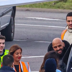 Exclusif - La famille Messi, Lionel "Leo" Messi, Antonella Roccuzzo, et leurs enfants Thiago, Mateo et Ciro, de retour à Paris avec leur jet privé à l'aéroport du Bourget. La famille est accueilli en grande pompe par le police, la gendarmerie et le personnel de l'aéroport. La famille est partie en vacances quelques jours après la victoire de l'Argentine à la coupe du monde de football 2022 au Qatar. Leo va reprendre l'entraînement avec le Paris Saint-Germain (PSG).