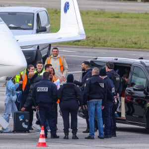 EExclusif - La famille Messi, Lionel "Leo" Messi, Antonella Roccuzzo, et leurs enfants Thiago, Mateo et Ciro, de retour à Paris avec leur jet privé à l'aéroport du Bourget. La famille est accueilli en grande pompe par le police, la gendarmerie et le personnel de l'aéroport. La famille est partie en vacances quelques jours après la victoire de l'Argentine à la coupe du monde de football 2022 au Qatar. Leo va reprendre l'entraînement avec le Paris Saint-Germain (PSG).