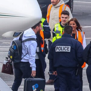 Exclusif - La famille Messi, Lionel "Leo" Messi, Antonella Roccuzzo, et leurs enfants Thiago, Mateo et Ciro, de retour à Paris avec leur jet privé à l'aéroport du Bourget. La famille est accueilli en grande pompe par le police, la gendarmerie et le personnel de l'aéroport. La famille est partie en vacances quelques jours après la victoire de l'Argentine à la coupe du monde de football 2022 au Qatar. Leo va reprendre l'entraînement avec le Paris Saint-Germain (PSG).