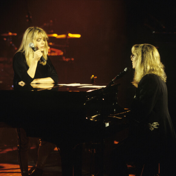 Archives - En France, à Paris, France Gall, Véronique Sanson sur le plateau de l'émission "Taratata".