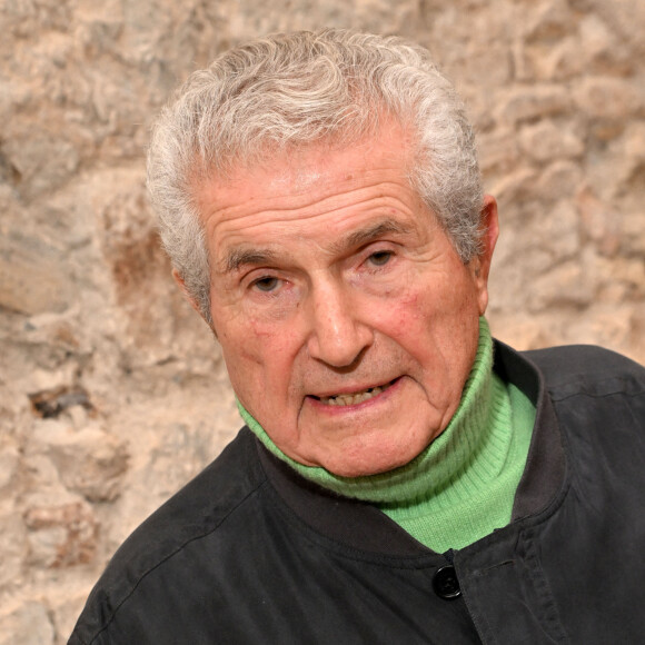Exclusif - Claude Lelouch, le réalisateur producteur oscarisé, est au Théâtre National de Nice pour une "Conversation Intime" avec Catherine Ceylac, le 12 décembre 2022. © Bruno Bebert/Bestimage 