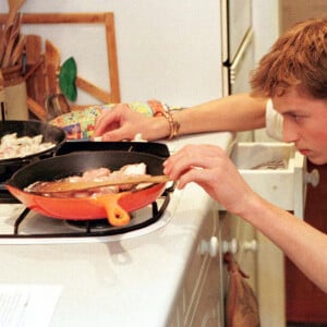 Le prince William cuisine à Eton College