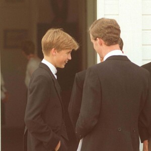 Le prince William pendant un thé au Eton College